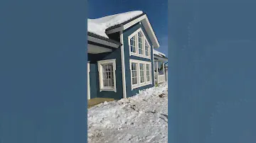 Сложные наличники в оформлении загородного дома
